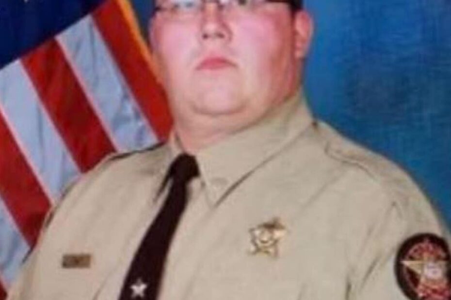 The Walton County Sheriff's Office has announced that one of its deputies was killed last night in a "horrible traffic accident."